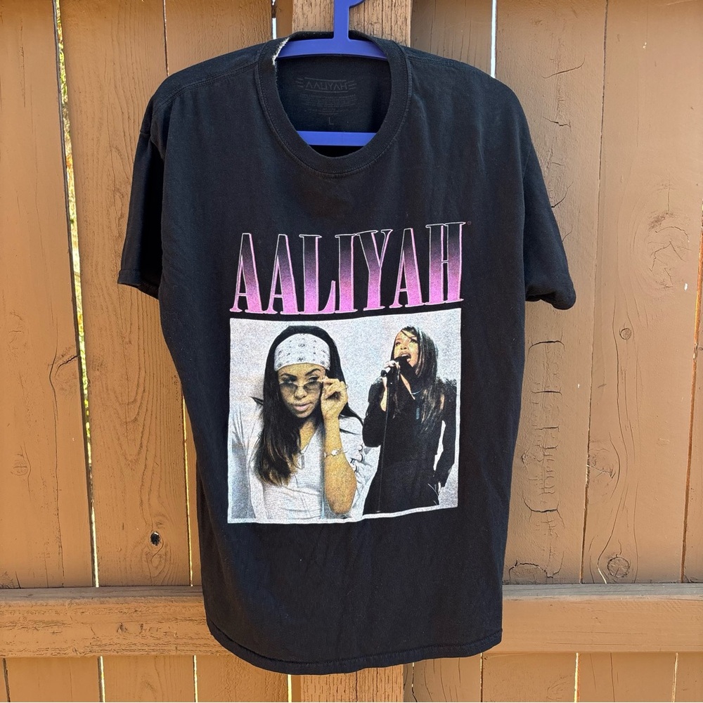 AALIYAH Black Graphic T-Shirt Size L